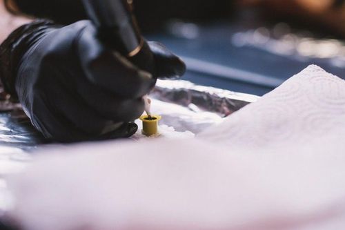 Người phụ nữ 36 tuổi phải nhập viện sau khi xăm thẩm mỹ vùng kín