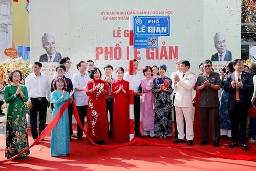Bộ trưởng Lương Tam Quang dự lễ gắn biển tên phố Lê Giản và Bạch Thành Phong