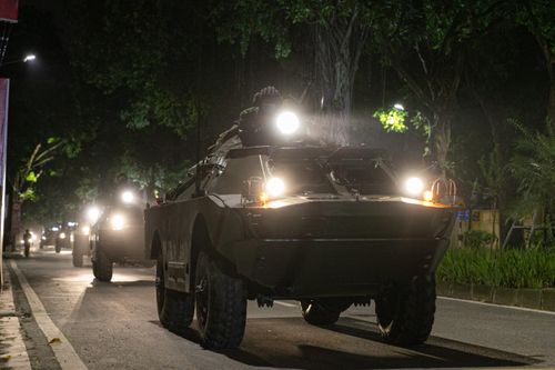 Rầm rập đêm Hà Nội: Đoàn 'binh khí hạng nặng' lộ diện, hối hả về điểm tập kết