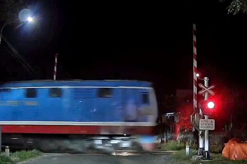 Gác chắn đường ngang ở Quảng Trị tự động mở lên khi tàu chưa qua