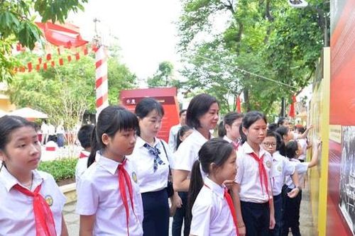 Trưng bày hơn 100 hình ảnh, tư liệu về 'Cổ Loa - Truyền thống và cách mạng'