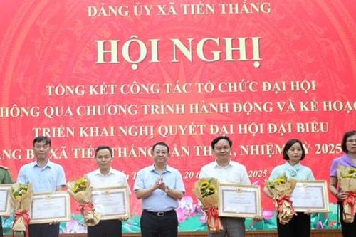Xã Tiến Thắng khen thưởng 14 tập thể, cá nhân có thành tích trong công tác tổ chức Đại hội Đảng