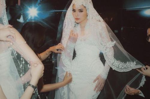 Hoa hậu Kỳ Duyên mặc váy cưới