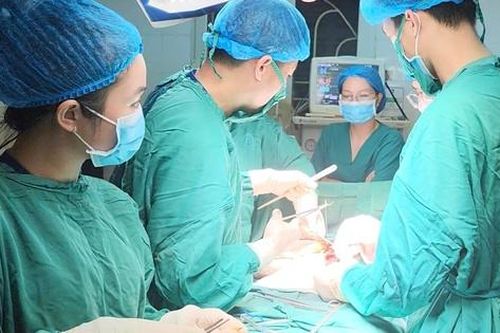 3 giờ chạy đua với 'tử thần' cứu bệnh nhân vỡ lách, mất hơn 3 lít máu