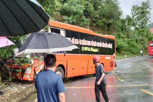 Lào Cai: Va chạm giữa hai xe khách trên quốc lộ 32, một người tử vong