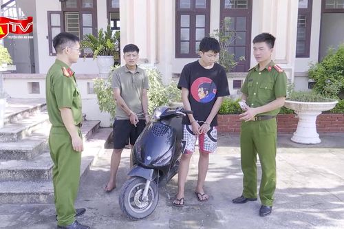 Giả vờ hỏi mua điện thoại, 2 đối tượng bất ngờ giật iPhone rồi bỏ chạy