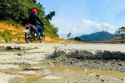 Nguy hiểm rình rập trên quốc lộ 14