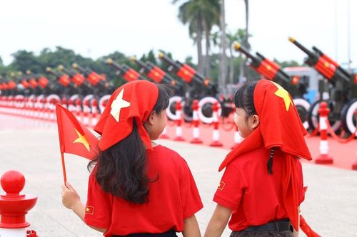 Hình ảnh dàn pháo tập kết tại Mỹ Đình để chuẩn bị luyện tập chào mừng Quốc khánh 2/9