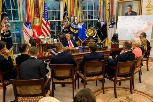 'Phía sau cánh gà' cuộc họp TT Trump - Zelensky - EU