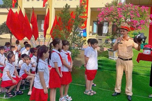 Xây dựng văn hóa giao thông từ lứa tuổi học sinh