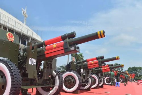 Chiêm ngưỡng 15 khẩu pháo lễ sẵn sàng tổng hợp luyện cho màn khai hỏa dịp 2/9