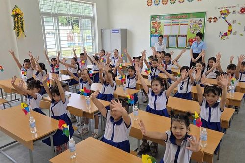 Niềm vui trong ngôi trường mới 'Mầm xanh nơi đầu sóng'
