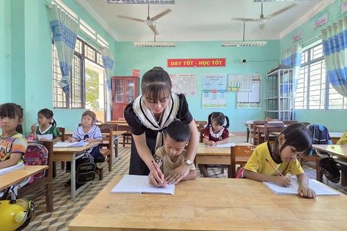 Tăng cường dạy tiếng Việt cho học sinh vùng đồng bào DTTS