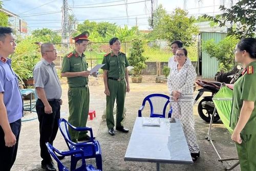 Cán bộ hội phụ nữ chiếm đoạt tiền của hội viên khi thu hồi tiền gốc, lãi vay