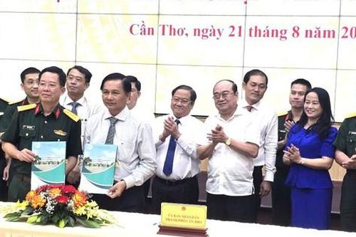 TP. Cần Thơ và Tập đoàn Viettel ký kết hợp tác chuyển đổi số giai đoạn 2025-2030