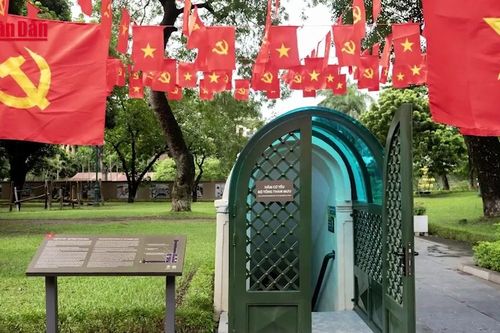 Lần đầu mở cửa di tích cách mạng Hầm Cơ yếu