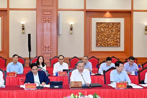 Bộ Chính trị cho ý kiến về công tác chuẩn bị Đại hội Đảng bộ thành phố Hà Nội và Đảng bộ Thành phố Hồ Chí Minh