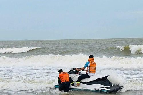 Thanh Hóa: 3 học sinh đuối nước khi tắm biển
