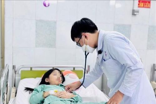 Ăn kẹo mang từ nước ngoài về, 2 trường hợp dương tính với cần sa