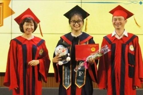 Nữ sinh Học viện Tài chính giành 'cú đúp' tốt nghiệp Thủ khoa và Sinh viên xuất sắc toàn khóa