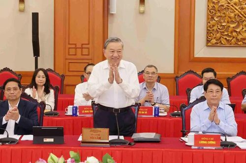 Bộ Chính trị cho ý kiến về dự thảo văn kiện và phương án nhân sự Đại hội đại biểu Đảng bộ TPHCM lần thứ I