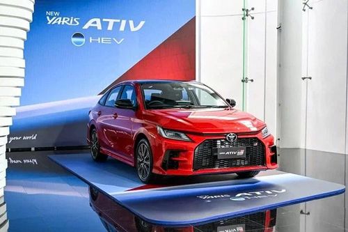 Cận cảnh Toyota Vios Hybrid 2025 'mới cứng', từ 582 triệu đồng
