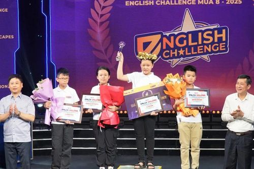 Học sinh trường ven biển vô địch chung kết English Challenge tỉnh Nghệ An