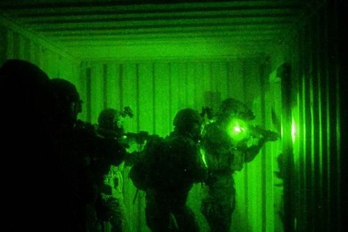 Mỹ mở cuộc đột kích lúc rạng sáng ở Syria nhằm vào IS