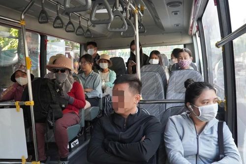 Cán bộ 26, từ mờ sương đến ánh đèn công sở: Bài 2: Những chuyến xe buýt đặc biệt