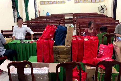 Người đàn ông mở nhiều hội thảo, rao bán hàng trăm mặt hàng không rõ nguồn gốc