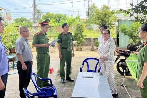 Đi thu hồi tiền vốn vay từ hội viên rồi chiếm đoạt