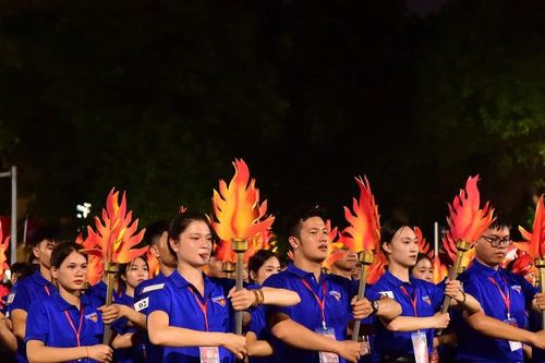 Màu sắc tươi trẻ của khối đoàn viên thanh niên tại buổi tổng hợp luyện