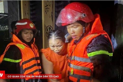 Lực lượng cứu hộ Đồng Nai giải cứu hàng chục người dân mắc kẹt do ngập lụt