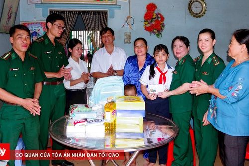 Hội Phụ nữ BĐBP TP Cần Thơ thăm, tặng quà học sinh trong Chương trình 'Mẹ đỡ đầu'