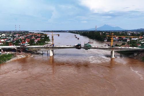 Hình ảnh khác lạ của cầu Phong Châu trước ngày hợp long