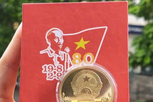 Vietnam Post ra mắt hộp xu hợp kim A80 Tự hào Việt Nam