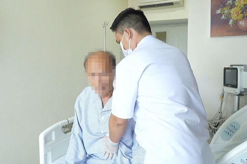 Cứu sống ngoạn mục ca ngưng tim trên sân tennis