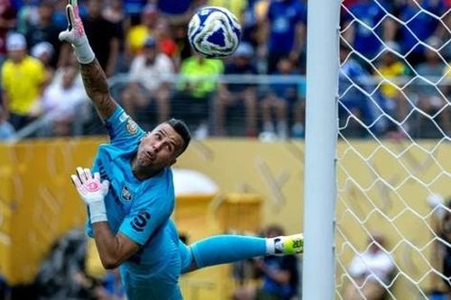 Cầu thủ 44 tuổi người Brazil lập kỷ lục thế giới khiến nhiều người thán phục