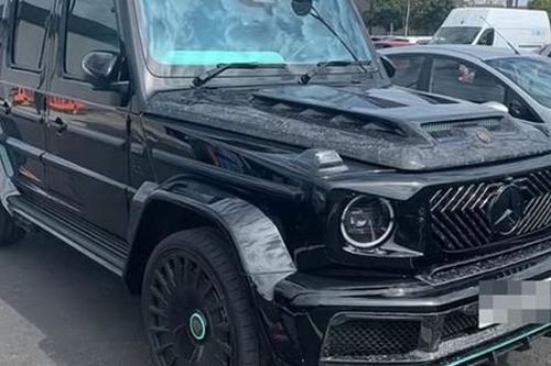 Phil Foden đậu xe G63 gây tranh cãi, có bằng lái được 3 năm