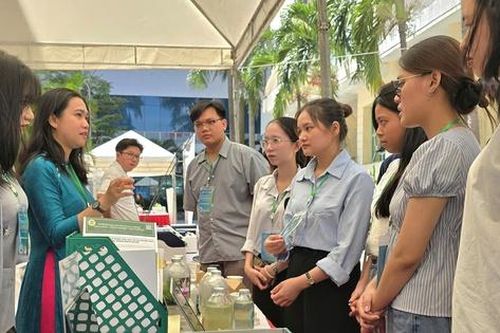 Công nghệ số giúp nông dân tăng năng suất, giảm rủi ro sản xuất