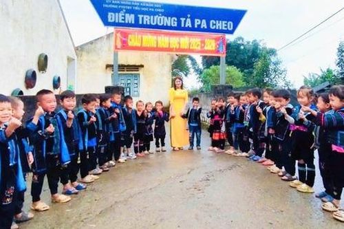 Lào Cai: Đón học sinh lớp 1 tựu trường sớm