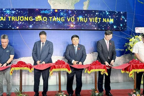 Phó thủ tướng Nguyễn Chí Dũng: Cần kiên định mục tiêu làm chủ công nghệ chiến lược về nghiên cứu và vận hành vệ tinh