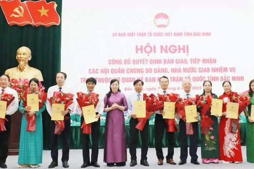 Bắc Ninh công bố quyết định bàn giao, tiếp nhận các hội quần chúng do Đảng, Nhà nước giao nhiệm vụ về MTTQ tỉnh