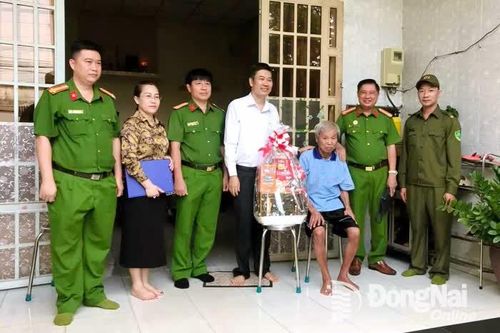 Cấp, đổi thẻ đảng viên: Thay đổi cách quản lý đảng viên trong thời kỳ chuyển đổi số