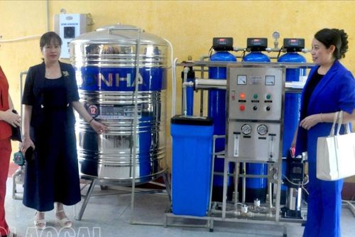 Hội LHPN tỉnh tặng thiết bị cho các trường thuộc Dự án 'Xây dựng trường học an toàn hơn với thiên tai'