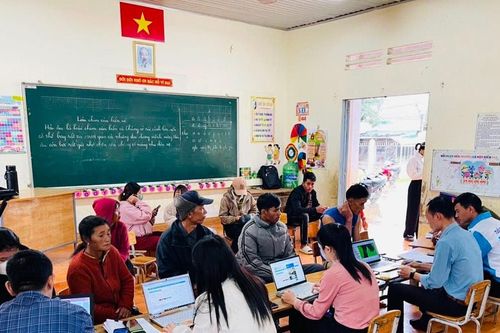 Tà Năng giải quyết thủ tục hành chính lưu động đến từng thôn, bản