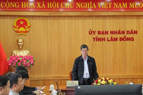 Phó Chủ tịch UBND tỉnh Nguyễn Hồng Hải nghe báo cáo quy hoạch giao thông đô thị Đà Lạt