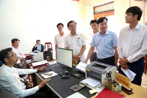 Đoàn đại biểu Quốc hội tỉnh làm việc, khảo sát tại xã Phú Trạch và Khu Kinh tế Hòn La