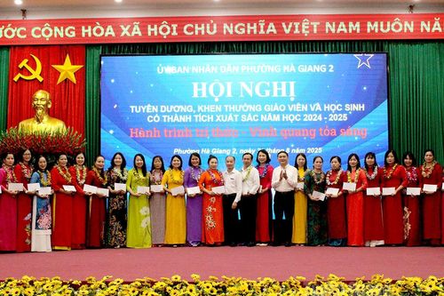 Phường Hà Giang 2 tuyên tuyên dương 277 giáo viên, học sinh có thành tích xuất sắc năm học 2024-2025