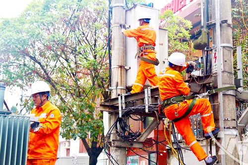 Nỗ lực cấp điện ổn định mùa nắng nóng